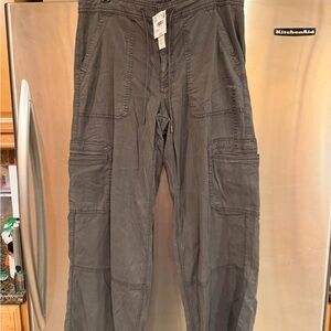 American Eagle Outfitters Wide-Leg Cargo Pants in Charcoal Gray